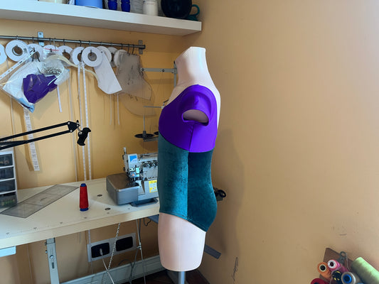 Cartamodello fai da te per body da danza con scollo a V e maniche corte – Taglie 4-12 anni e S-2XL – Costume da danza scaricabile immediatamente in formato PDF