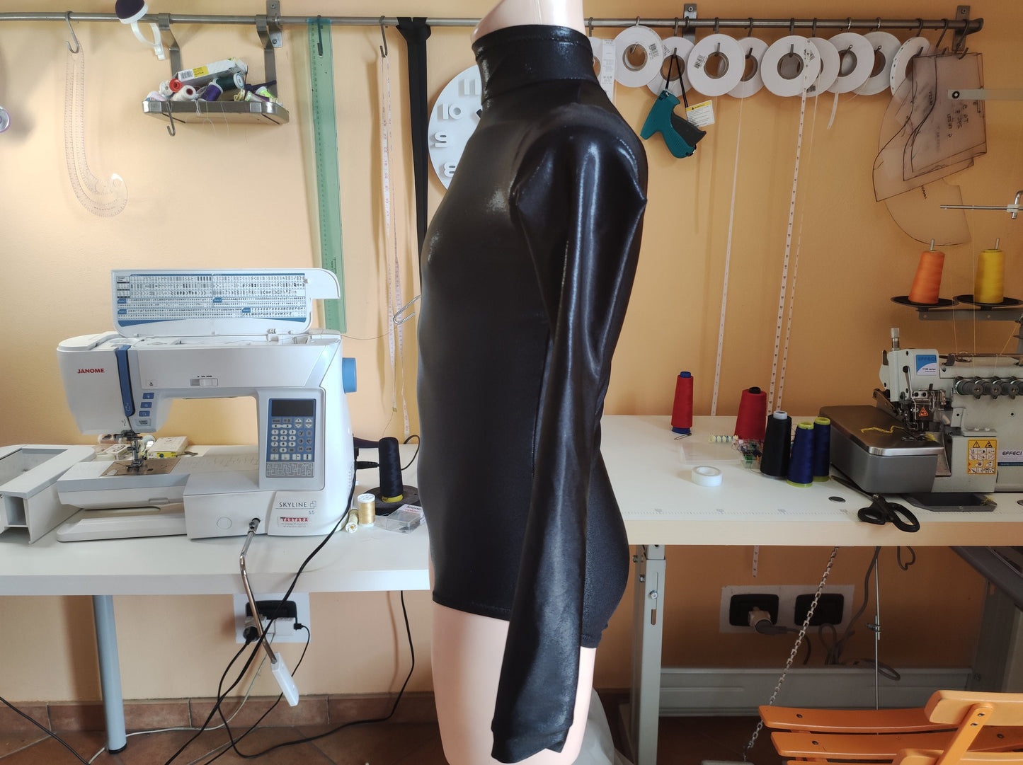 Modello di cucito per body da danza – Body a collo alto con maniche lunghe