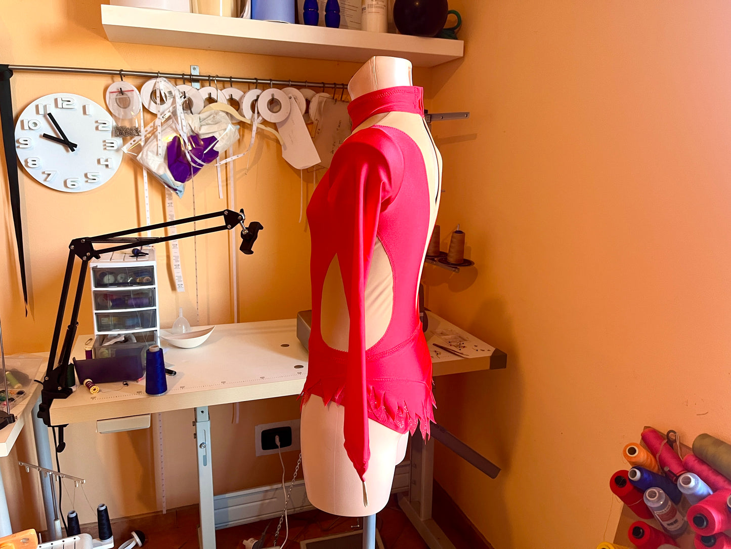 Modello di cucito per body da ginnastica acrobatica | Gonna con collo alto, maniche lunghe e orlo frastagliato | Download immediato