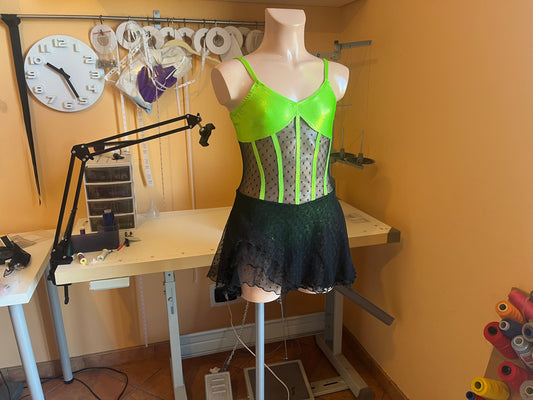 Modello di cucito per abito da ballo e pattinaggio – Gonna a strati con applicazioni sul corpetto – Costume da body avanzato in PDF – Taglie dalla 4 anni alla 2XL – Download immediato