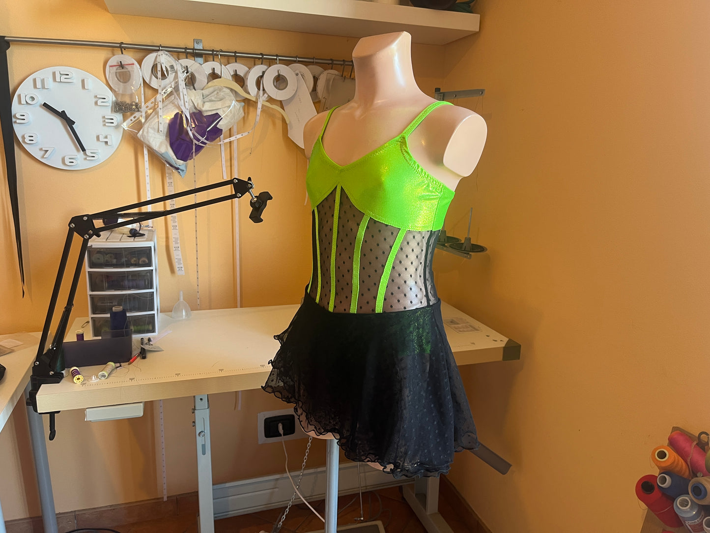 Modello di cucito per abito da ballo e pattinaggio – Gonna a strati con applicazioni sul corpetto – Costume da body avanzato in PDF – Taglie dalla 4 anni alla 2XL – Download immediato