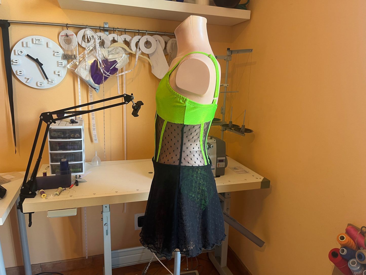 Modello di cucito per abito da ballo e pattinaggio – Gonna a strati con applicazioni sul corpetto – Costume da body avanzato in PDF – Taglie dalla 4 anni alla 2XL – Download immediato