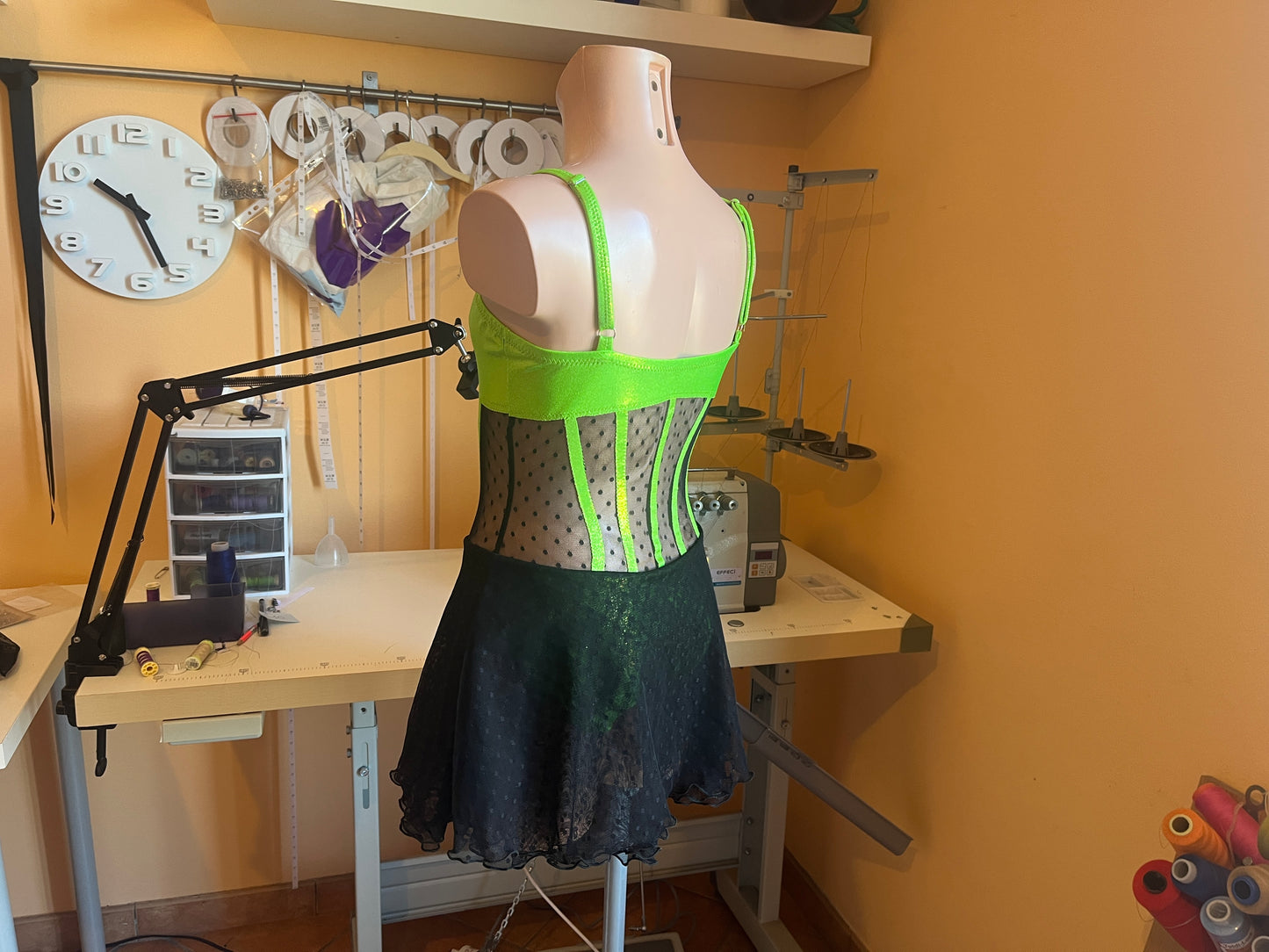 Modello di cucito per abito da ballo e pattinaggio – Gonna a strati con applicazioni sul corpetto – Costume da body avanzato in PDF – Taglie dalla 4 anni alla 2XL – Download immediato