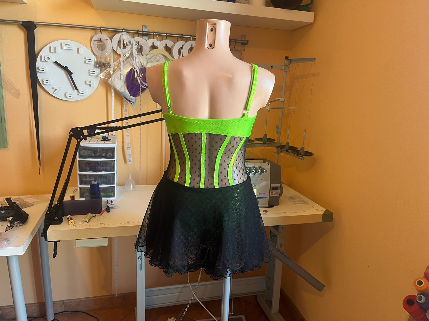 Modello di cucito per abito da ballo e pattinaggio – Gonna a strati con applicazioni sul corpetto – Costume da body avanzato in PDF – Taglie dalla 4 anni alla 2XL – Download immediato