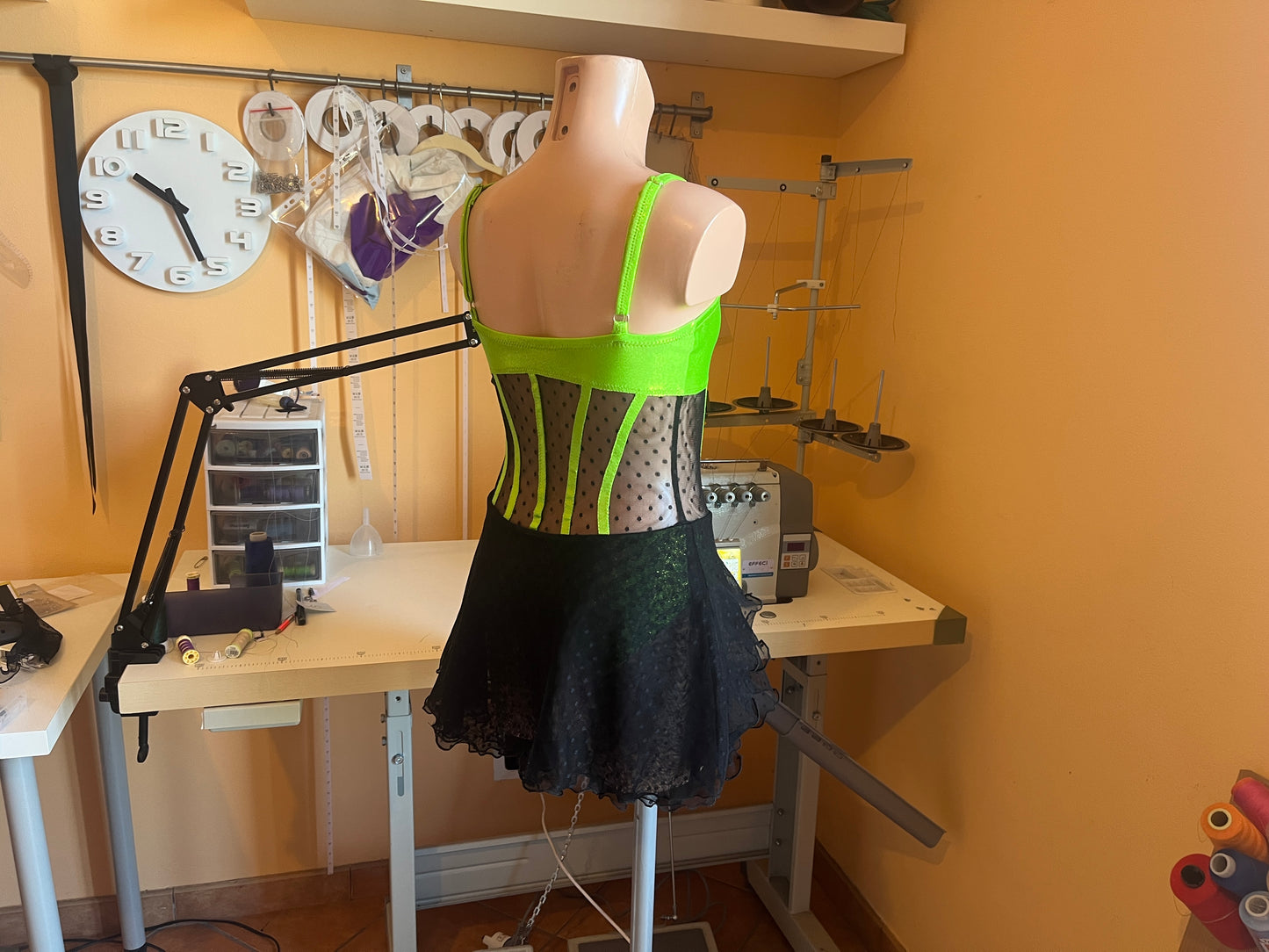 Modello di cucito per abito da ballo e pattinaggio – Gonna a strati con applicazioni sul corpetto – Costume da body avanzato in PDF – Taglie dalla 4 anni alla 2XL – Download immediato