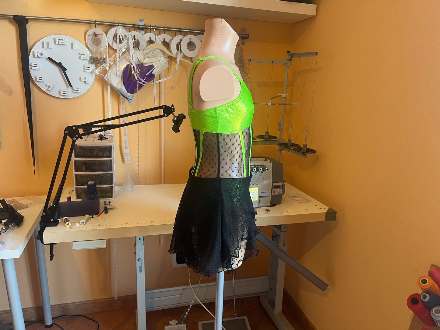 Modello di cucito per abito da ballo e pattinaggio – Gonna a strati con applicazioni sul corpetto – Costume da body avanzato in PDF – Taglie dalla 4 anni alla 2XL – Download immediato